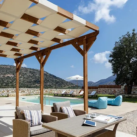 Unique, Stonebuilt, Rural With Private Pools! Vila