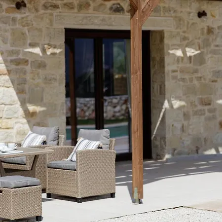 Unique, Stonebuilt, Rural With Private Pools! Vila