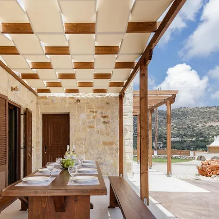 Unique, Stonebuilt, Rural With Private Pools! Vila